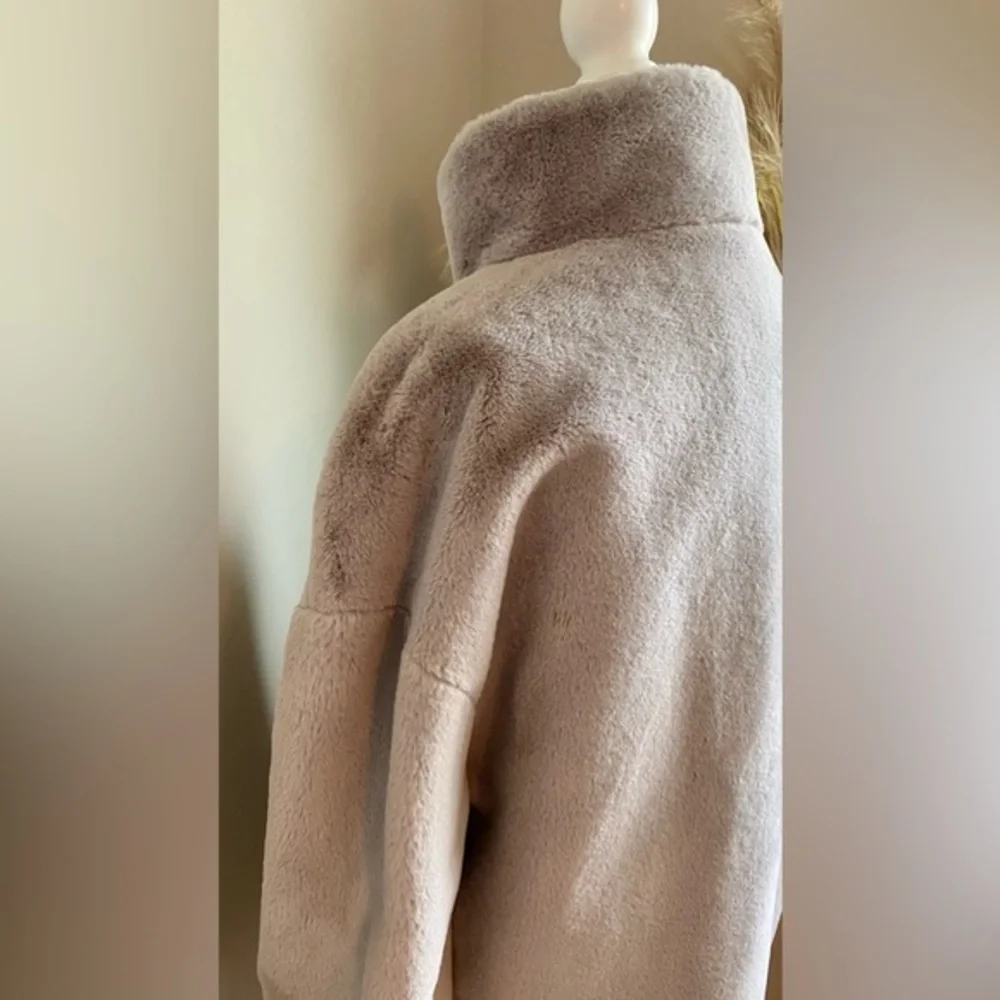 Express Women’s Small Oversized‎ Fall Winter Faux Fur Gray Coat